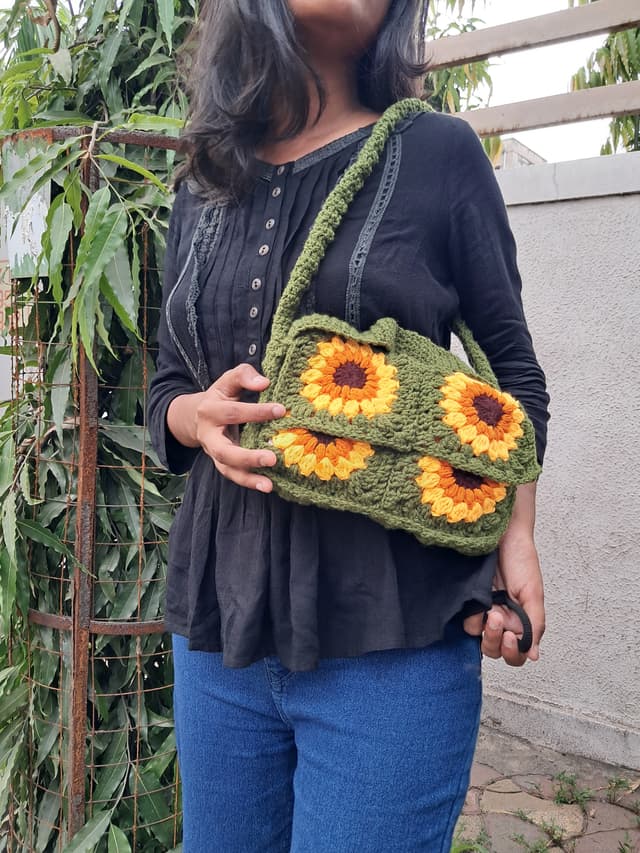 Sunflower granny square bag