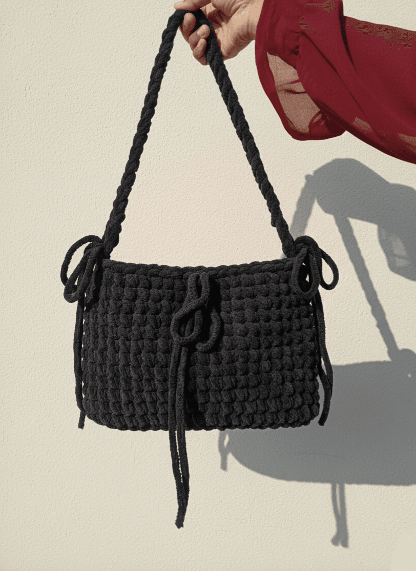The noir knot- bag